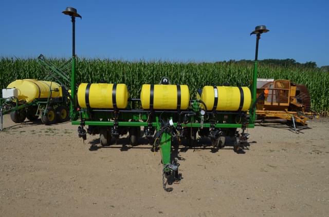 Image of John Deere 1750 equipment image 2