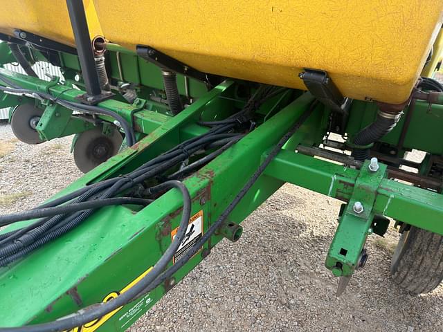 Image of John Deere 1750 equipment image 4