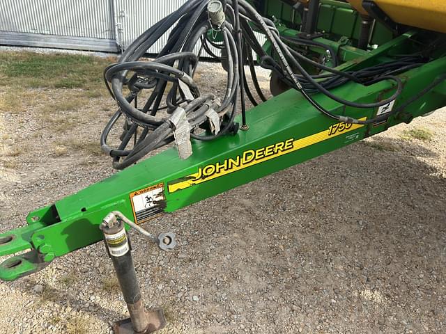 Image of John Deere 1750 equipment image 2