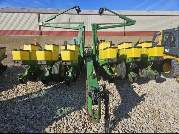 Image of John Deere 1760 equipment image 1