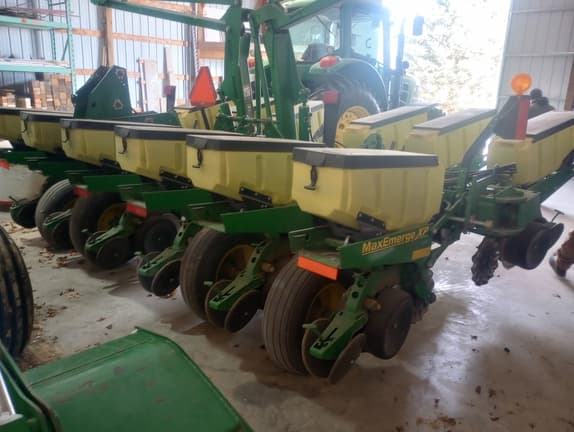 Image of John Deere 1760 equipment image 1