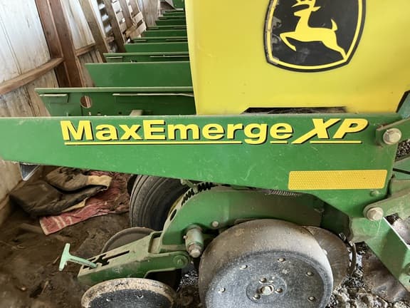 Image of John Deere 1760 equipment image 4