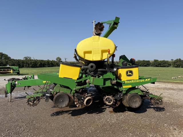 Image of John Deere 1760 equipment image 3
