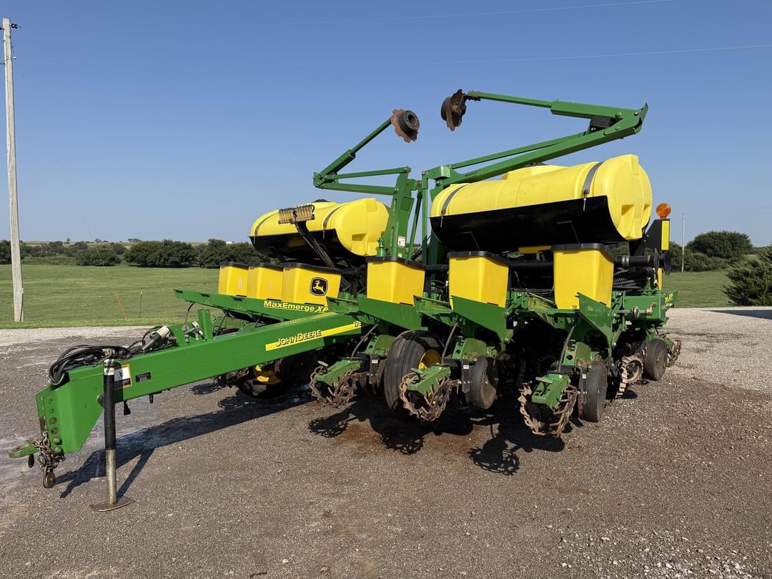 Image of John Deere 1760 Primary image