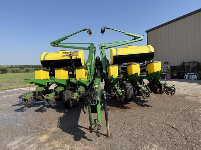 Image of John Deere 1760 equipment image 1