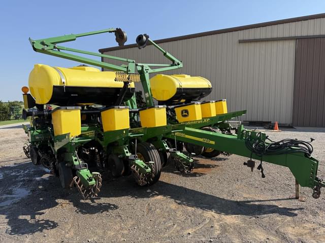 Image of John Deere 1760 equipment image 2