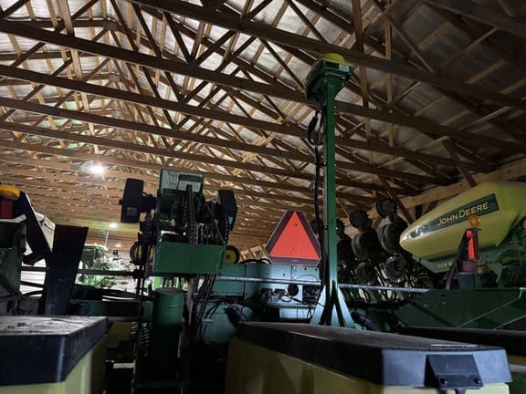 Image of John Deere 1770 equipment image 1