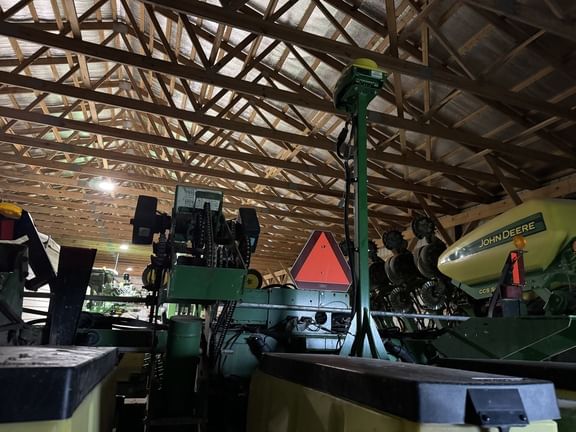 2007 John Deere 1770 Equipment Image0