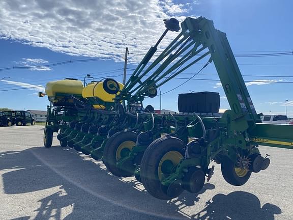 Image of John Deere 1770 equipment image 2