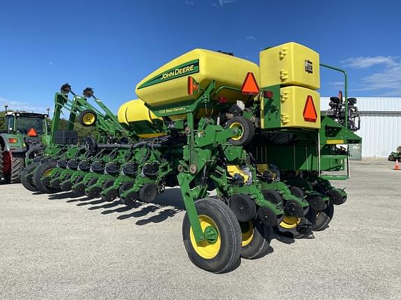 Image of John Deere 1770 equipment image 4