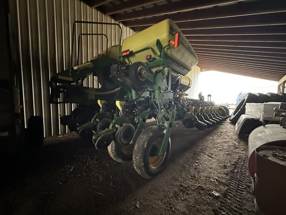 Image of John Deere 1770 equipment image 3