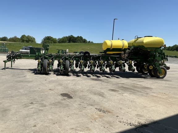 Image of John Deere 1770 equipment image 3