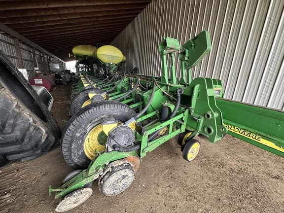 Image of John Deere 1770 equipment image 2