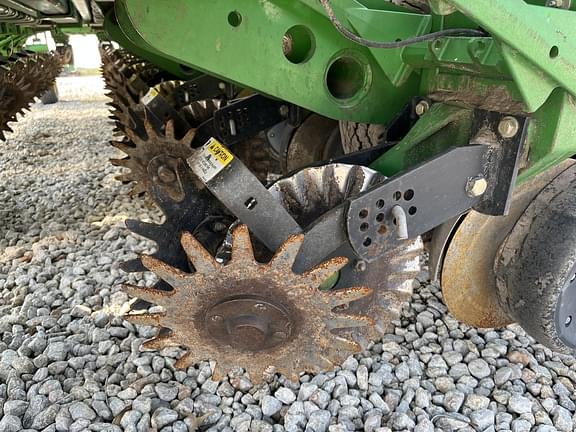 Image of John Deere 1770 equipment image 3
