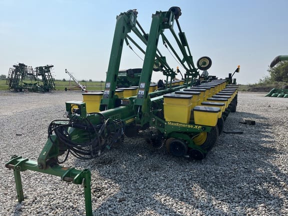 2007 John Deere 1770 Equipment Image0