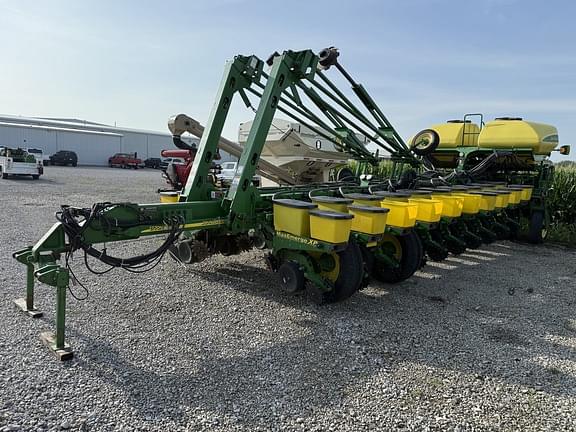 Image of John Deere 1770 equipment image 2