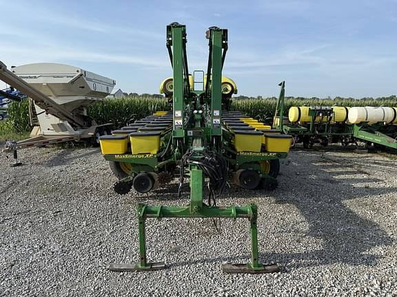 Image of John Deere 1770 equipment image 1