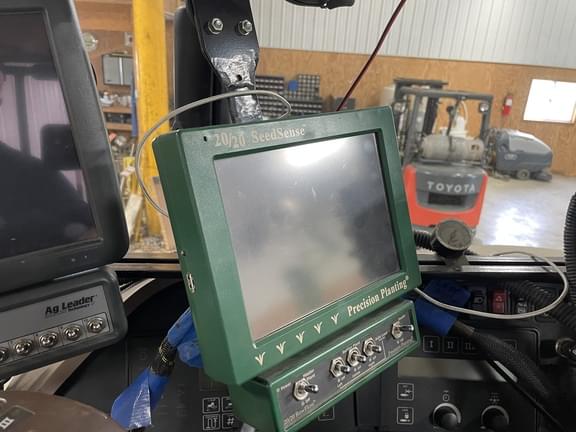 Image of John Deere 1770 equipment image 3