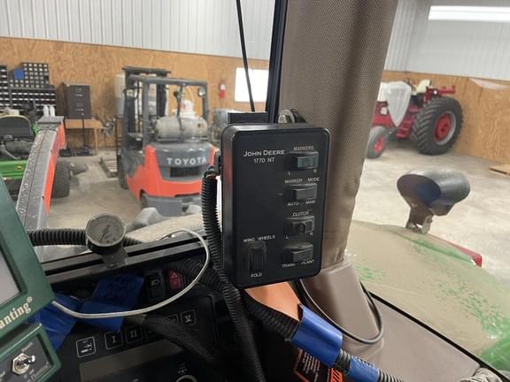 Image of John Deere 1770 equipment image 4