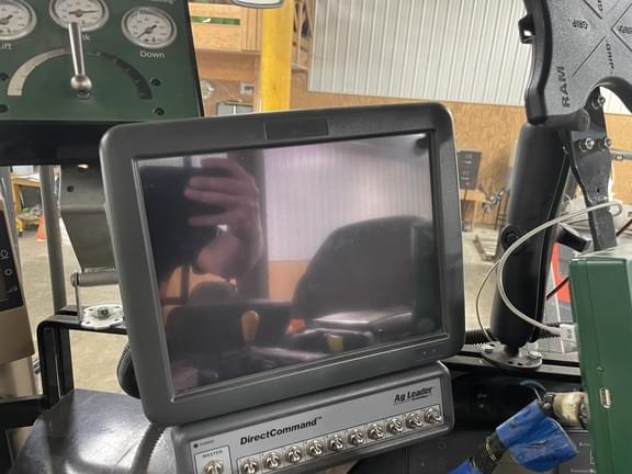 Image of John Deere 1770 equipment image 1