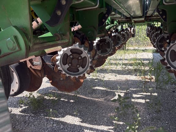 Image of John Deere 1770 equipment image 3