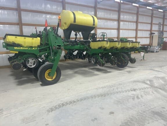 Image of John Deere 1770 equipment image 1