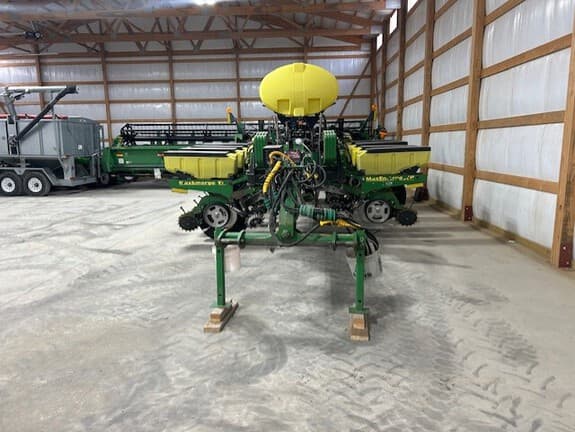 Image of John Deere 1770 equipment image 2