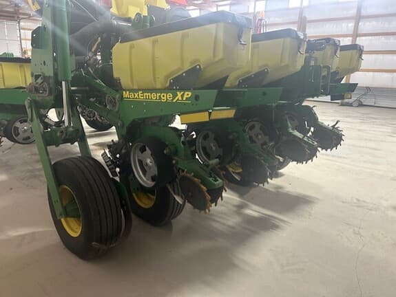 Image of John Deere 1770 equipment image 3