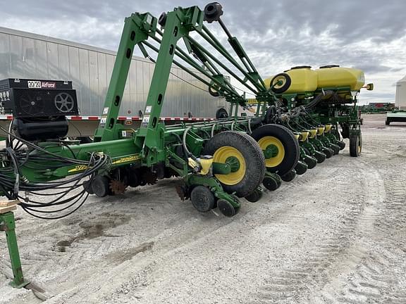 Image of John Deere 1770 equipment image 2