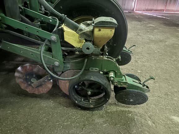 Image of John Deere 1770 equipment image 4