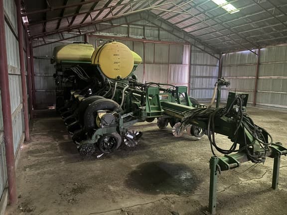 Image of John Deere 1770 equipment image 2
