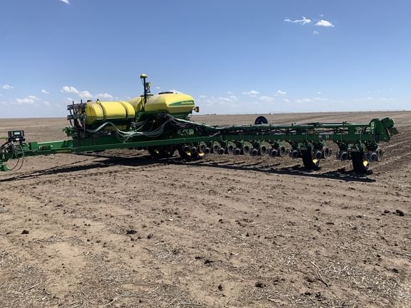 2007 John Deere 1770 Equipment Image0