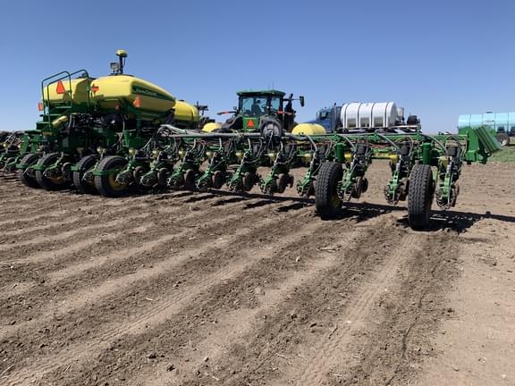 Image of John Deere 1770 equipment image 2