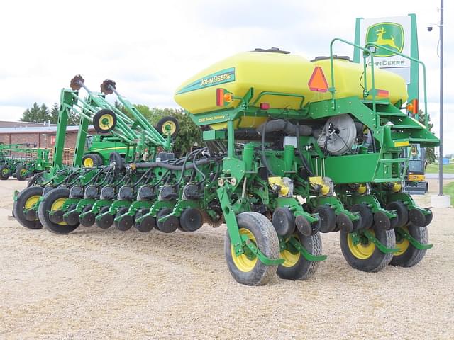 Image of John Deere 1770 equipment image 4