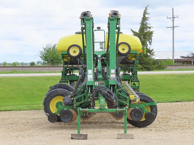 Image of John Deere 1770 equipment image 2