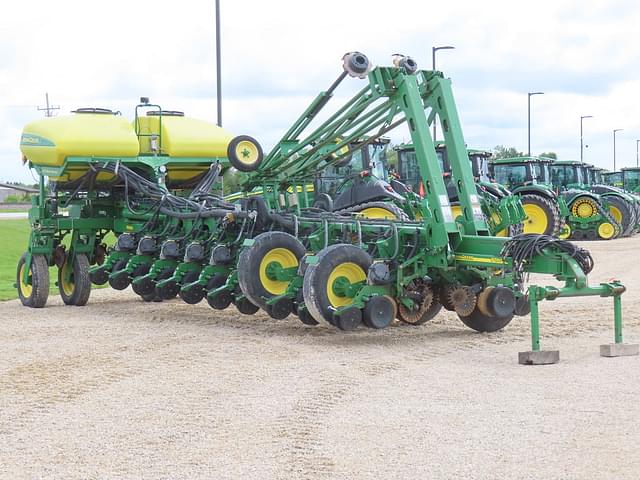 Image of John Deere 1770 equipment image 3