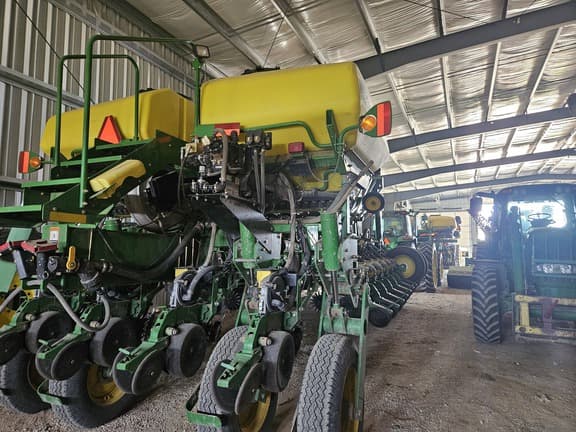 Image of John Deere 1770 equipment image 2