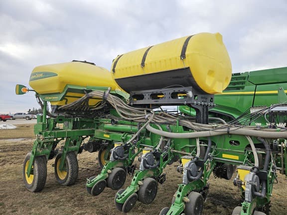 Image of John Deere 1770 equipment image 2