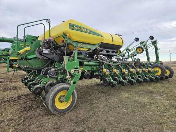 Image of John Deere 1770 equipment image 3