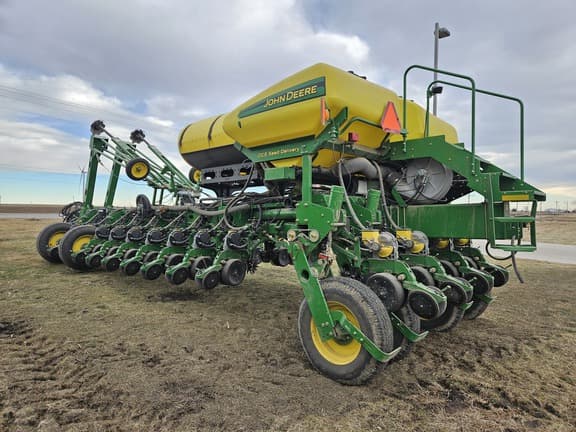 Image of John Deere 1770 equipment image 4