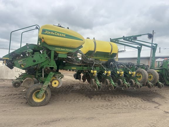 Image of John Deere 1770 equipment image 3