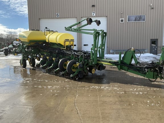 2007 John Deere 1770 Equipment Image0