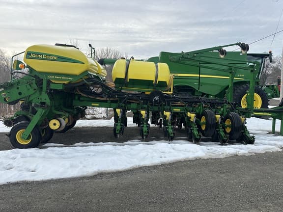 Image of John Deere 1770 equipment image 2