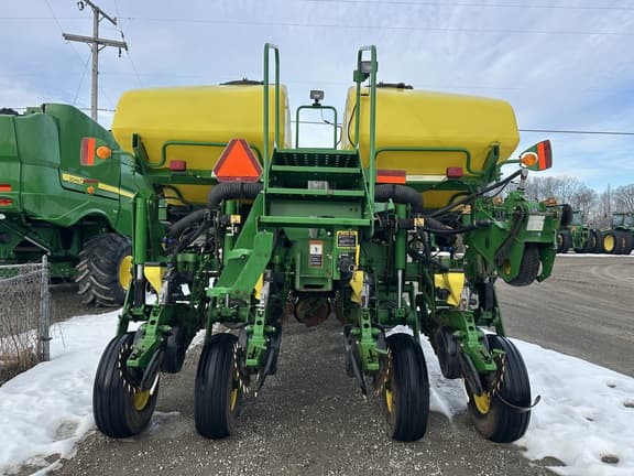 Image of John Deere 1770 equipment image 4