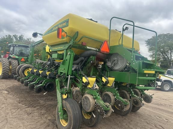 Image of John Deere 1770 equipment image 4