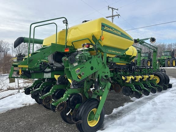 Image of John Deere 1770 equipment image 3