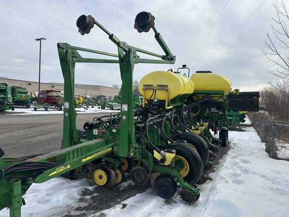 2007 John Deere 1770 Equipment Image0