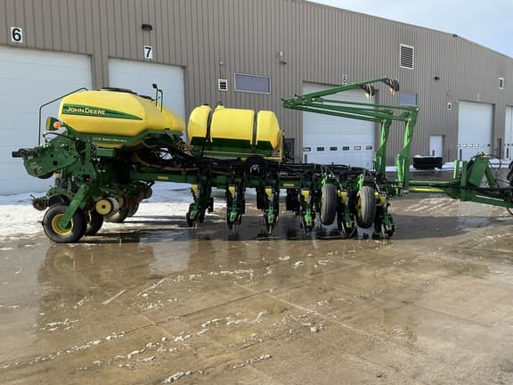 Image of John Deere 1770 equipment image 2