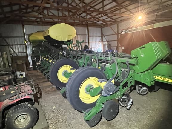 Image of John Deere 1770 equipment image 1