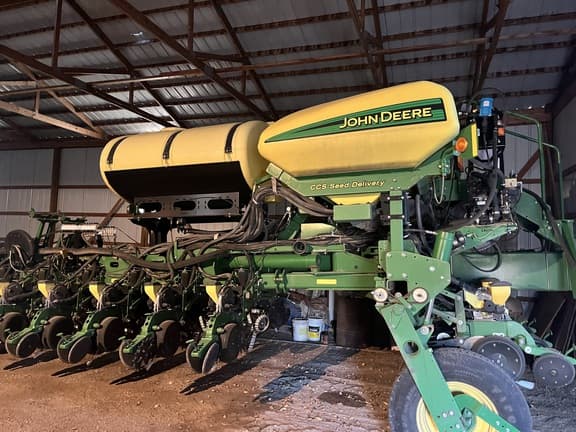 Image of John Deere 1770 equipment image 3